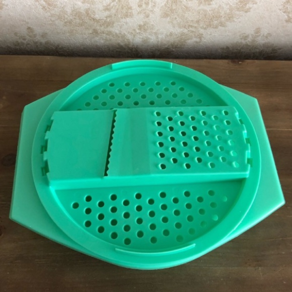 Vintage Tupperware jadeite grater